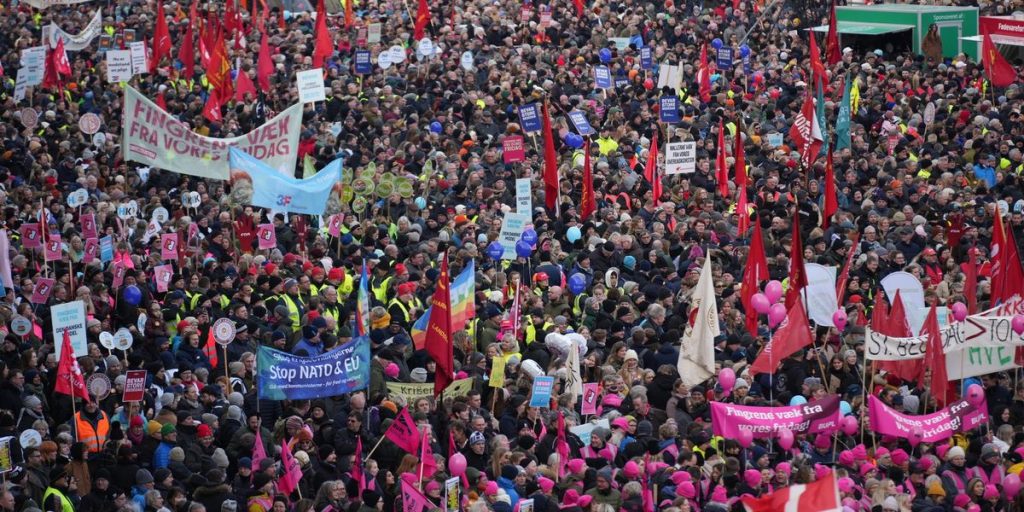 The world is covered in 313 trillion dollars of debt