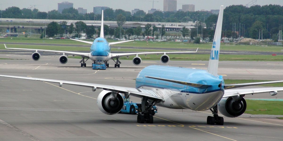 Easter is coming, airline ticket prices increase