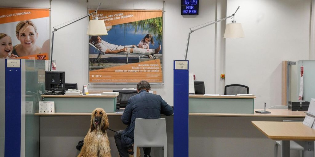 Current accounts are increasingly expensive, especially for young people