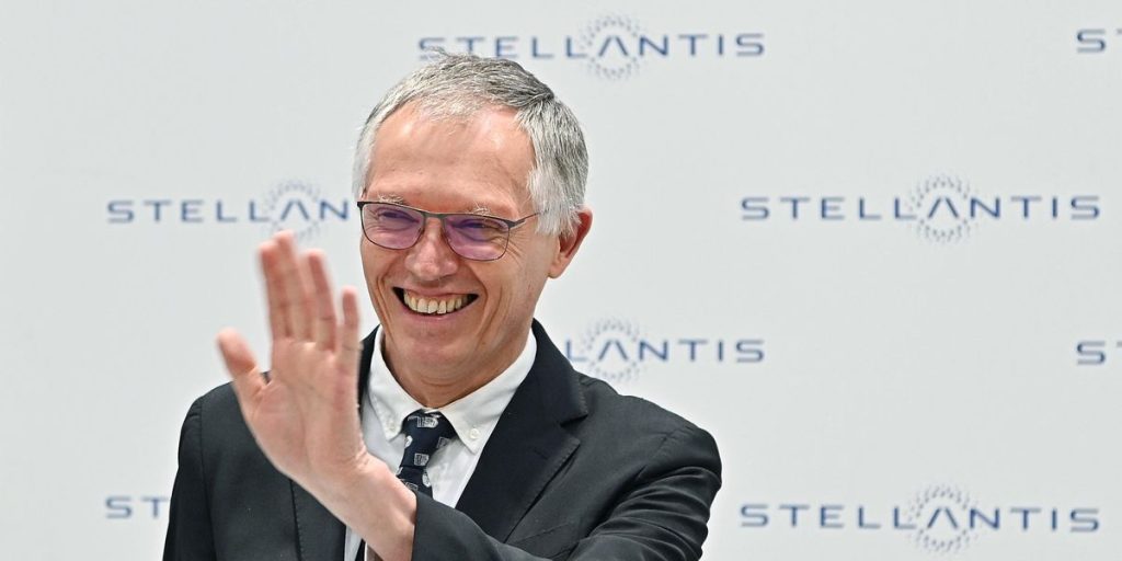 Stellantis: declining sales, workers on redundancy pay and Tavares gives himself a golden salary