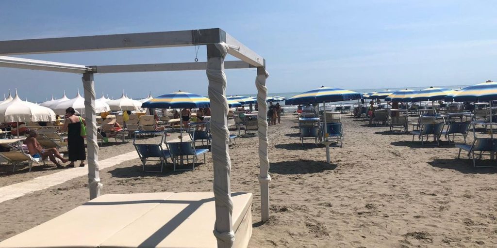 The season starts again but the Council of State intervenes on beach concessions: «Tenders now»