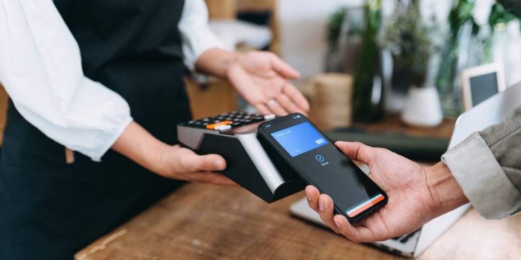 Digital transactions, virtual wallets and AI: use is growing among SMEs and freelancers in Euro