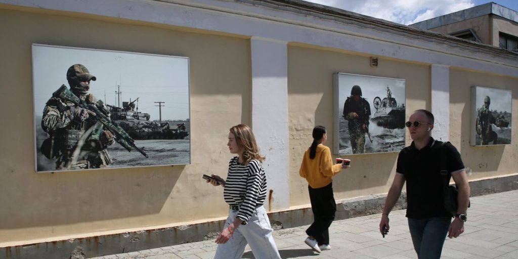 Resilience Between War and Crisis: Russian Society Licks Its Wounds