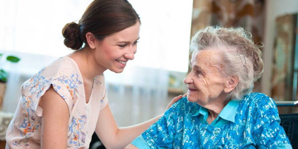 Emergency for carers and housekeepers in Italy: in 2025 the demand will reach 2.3 million