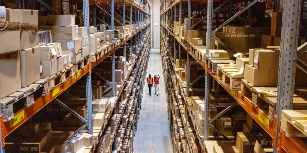 Shops in crisis: Large-scale distribution leads the market