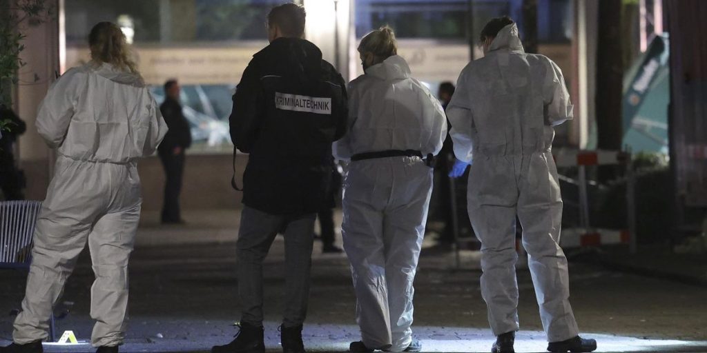 Germany: Armed with a knife, he hits and runs away, 3 dead and 9 injured. The police: «Terrorist attack»