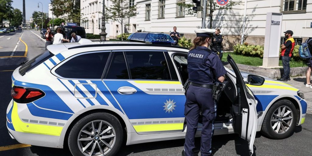 The man, as Bild writes, has been identified as Emra I., born in Austria in 2006 and already known to the authorities as an Islamist.