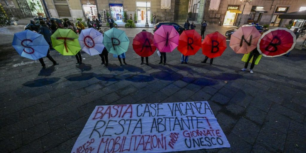 Overtourism, the left rides the protest