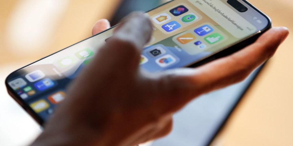 Young people decide how to invest by looking at Instagram and TikTok