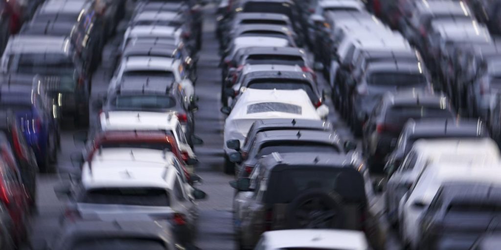Cars, registrations in Italy -9% in October. It is the third consecutive month of decline