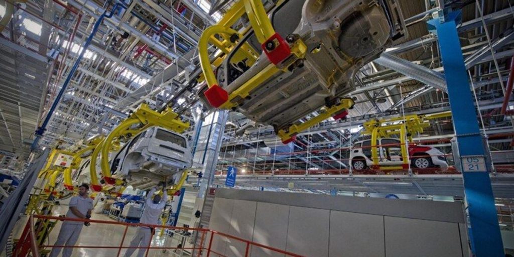 Car market in agony, but with standard navigators and paid spare wheels