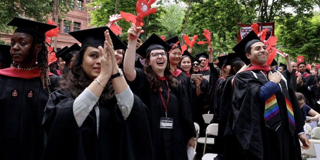 Work: there is a lack of engineering graduates, ITS technicians and qualified figures. One position in two remains unfilled