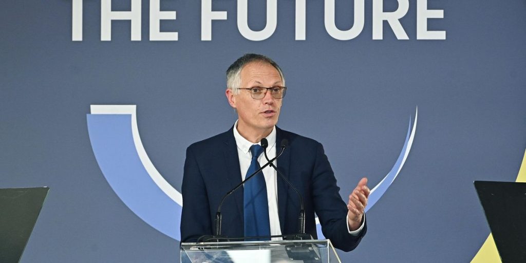 Is the car in trouble? Before answering call Tavares and Musk