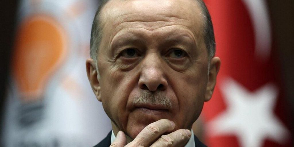 Erdogan no longer stops: he now acts as a peacemaker between Sudan and the Emirates