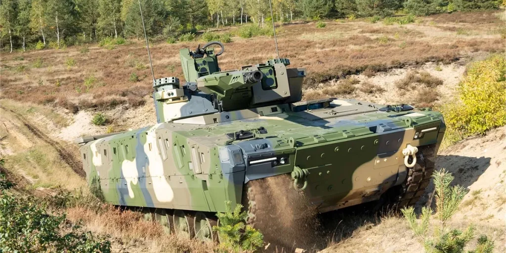 New tanks for the army, the first Lynx under evaluation