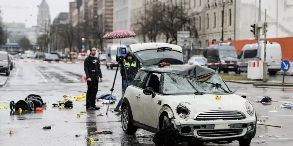 Cars on the crowd in Munich: 28 injured, a child in life