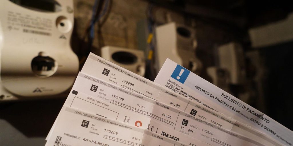 Light and gas. In Italy in 2024 each family spent about 2,130 euros
