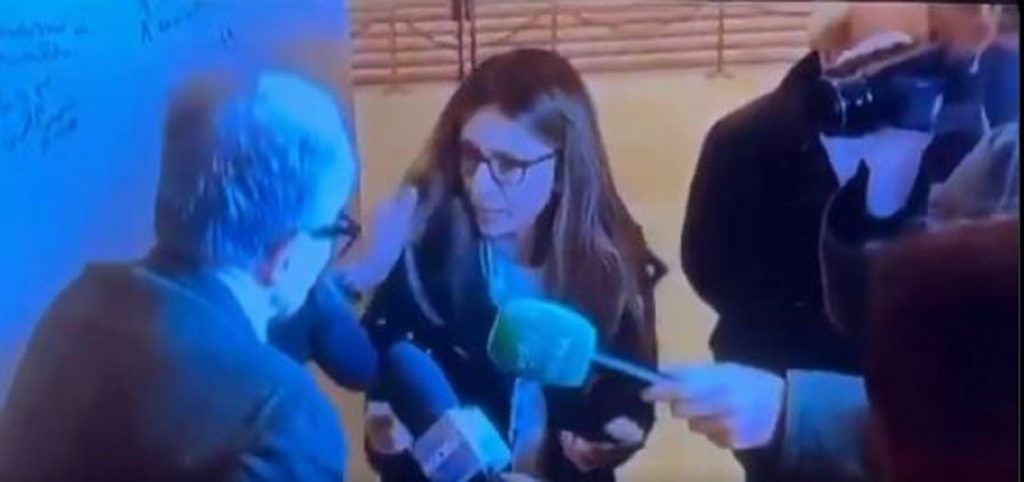 Romano Prodi ha davvero tirato i capelli alla giornalista Lavinia Orefici