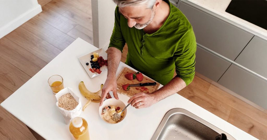 Scientists compare 8 dietary patterns to see they apfect healthy aging