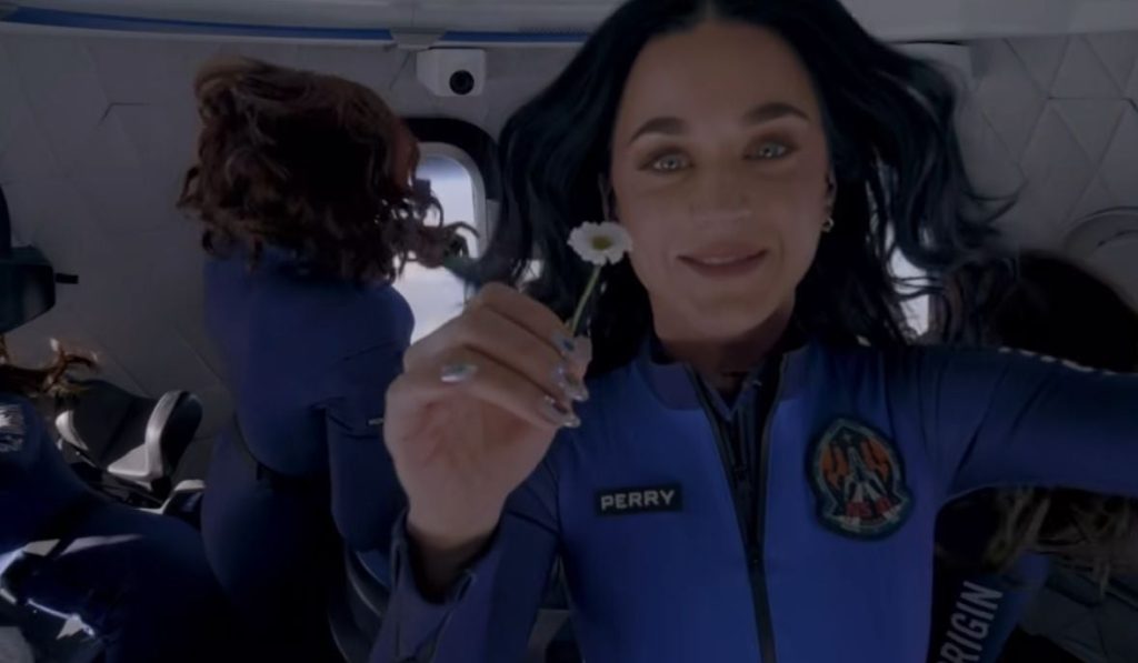 Blue Origin, Katy Perry publishes the video of her travel journey