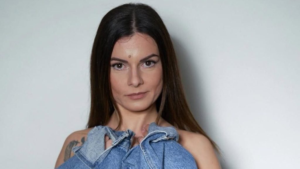 Elena Maraga, parla la maestra licenziata per Onlyfans: “Vado avanti per la mia strada”