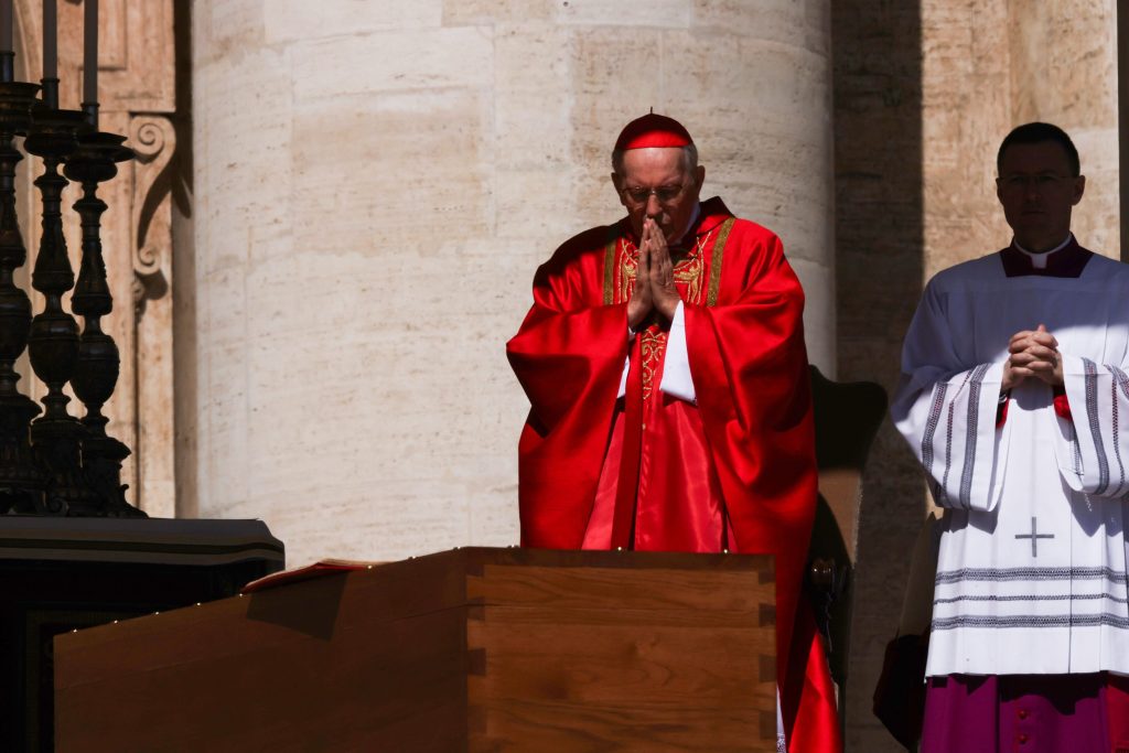 Funerali Papa Francesco: il testo completo dell’omelia del cardinale Re