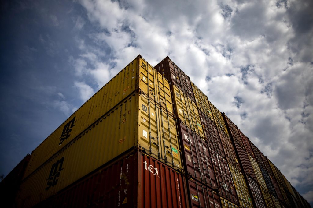 Export italiano in ripresa: a febbraio torna in surplus per 4,5 miliardi