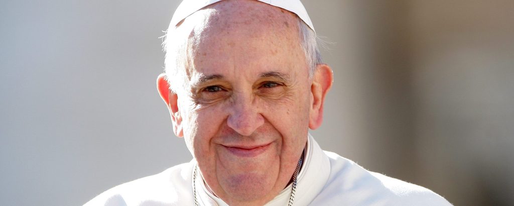 È morto Papa Francesco. Viaggio nel suo pontificato tra umiltà, crisi globali e rivoluzioni simboliche