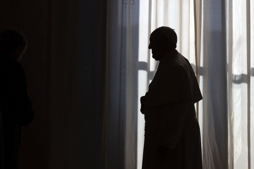 Dopo Papa Francesco: l’interregno, i cardinali, i funerali, il conclave… ecco cosa succede ora