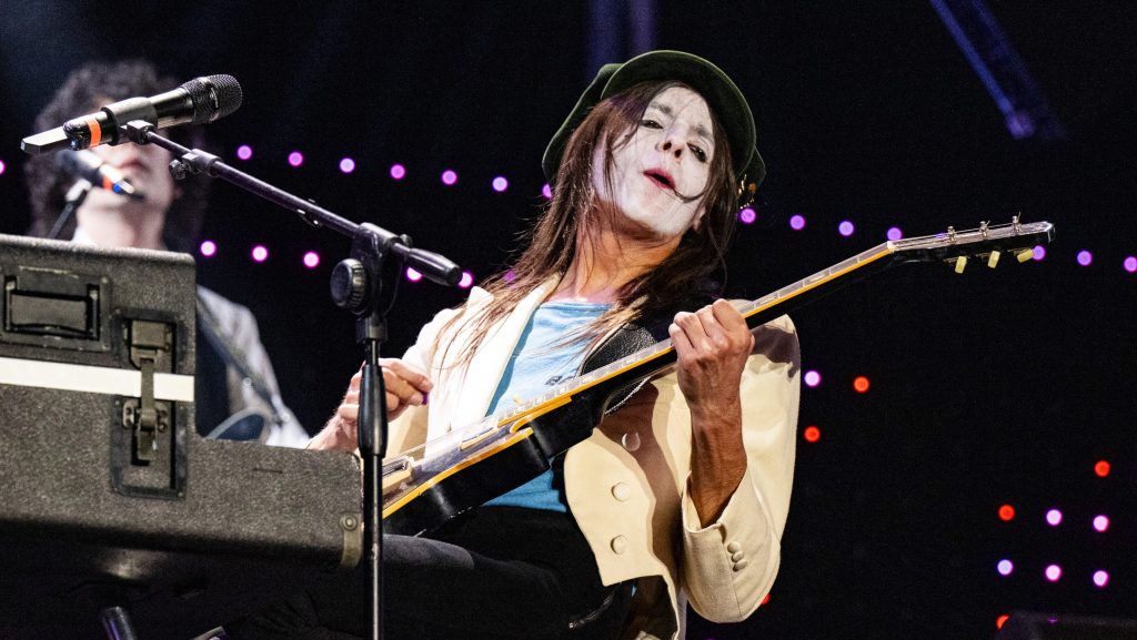 Eurovision, tutti pazzi per Lucio Corsi, Tommy Cash e le nonne ballerine: ecco chi vincerà