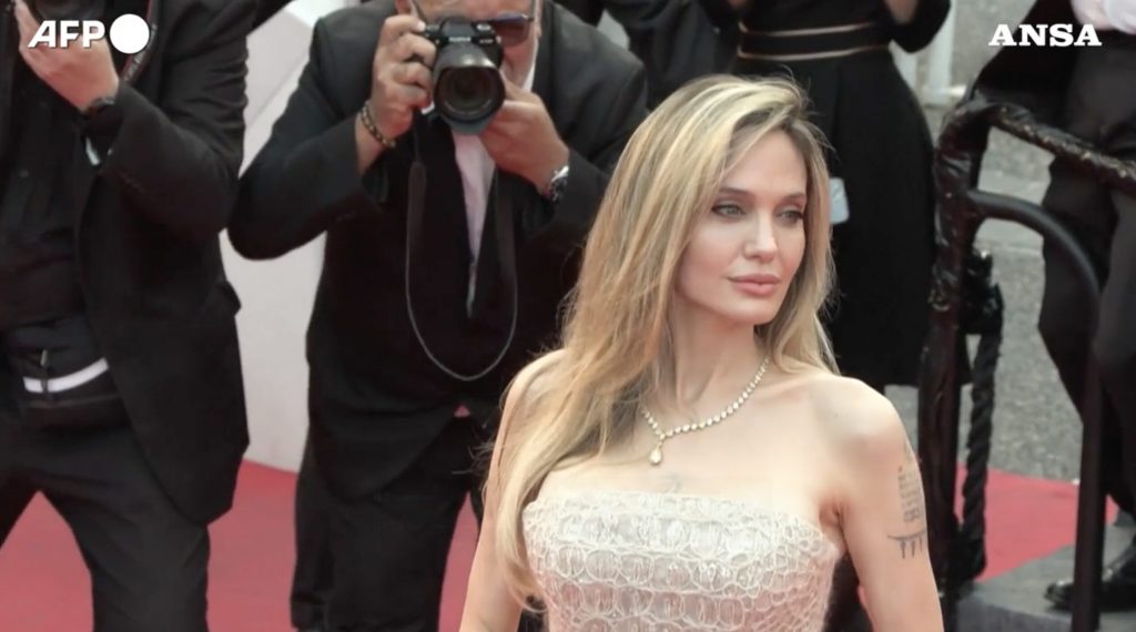 Angelina Jolie returns to the red carpet after 18 years