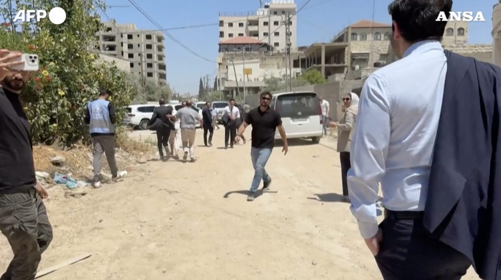 Foreign diplomats fleeing the Jenin field