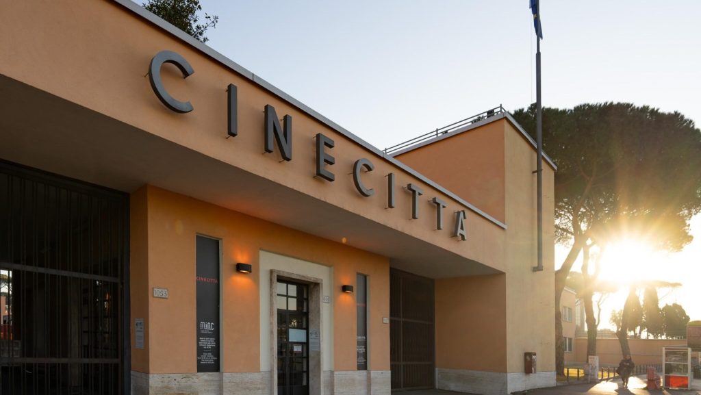 Hollywood conquista le sale, ma gira in Italia: la controffensiva di Cinecittà