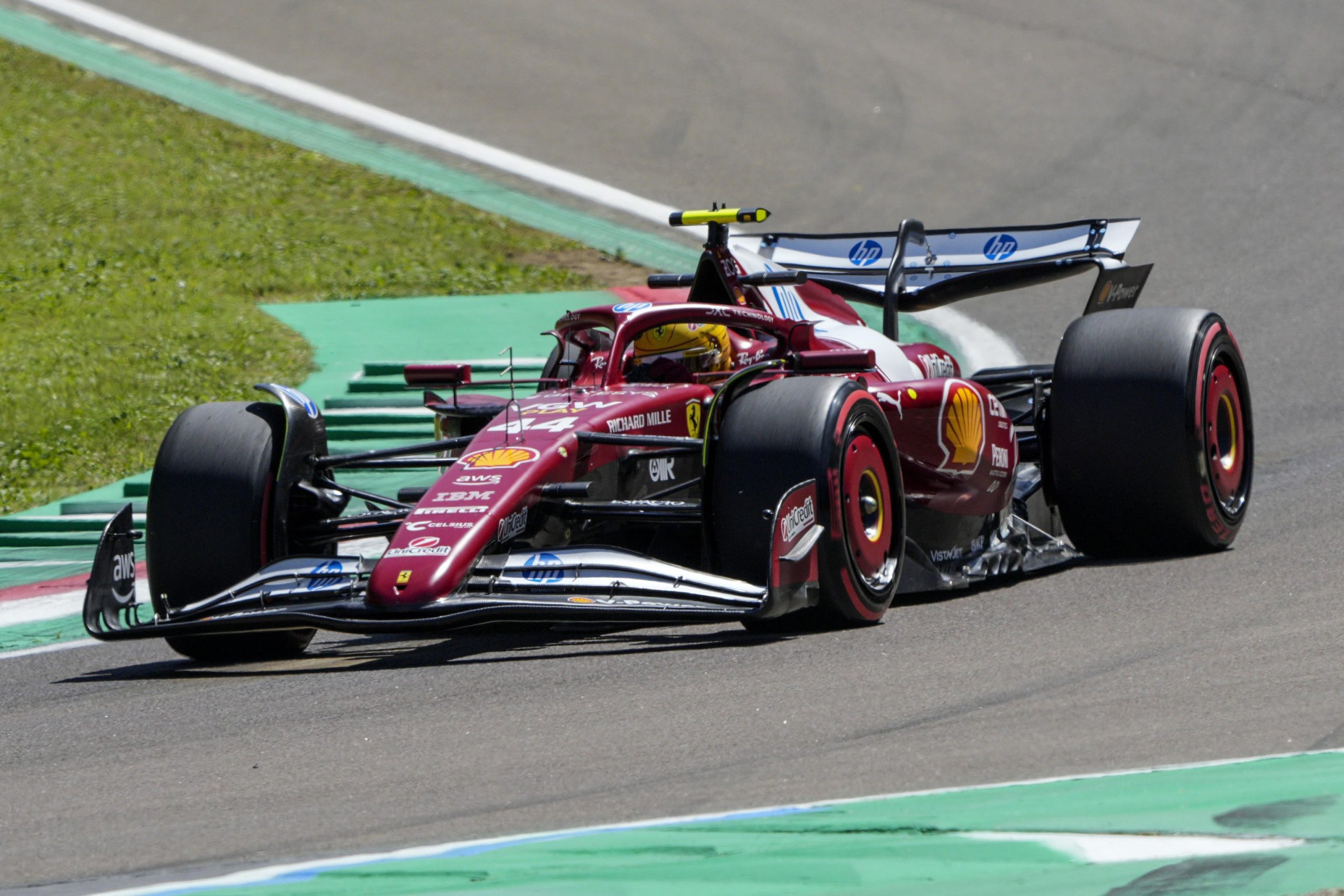 Imola, Ferrari ancora fuori dal podio: Hamilton quarto, Leclerc sesto