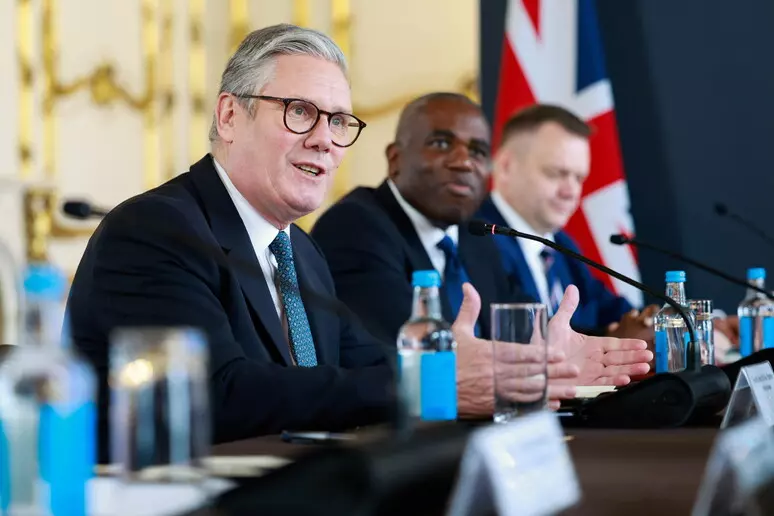 Brexit, esplode la polemica: Starmer accusato di aver ceduto all’UE
