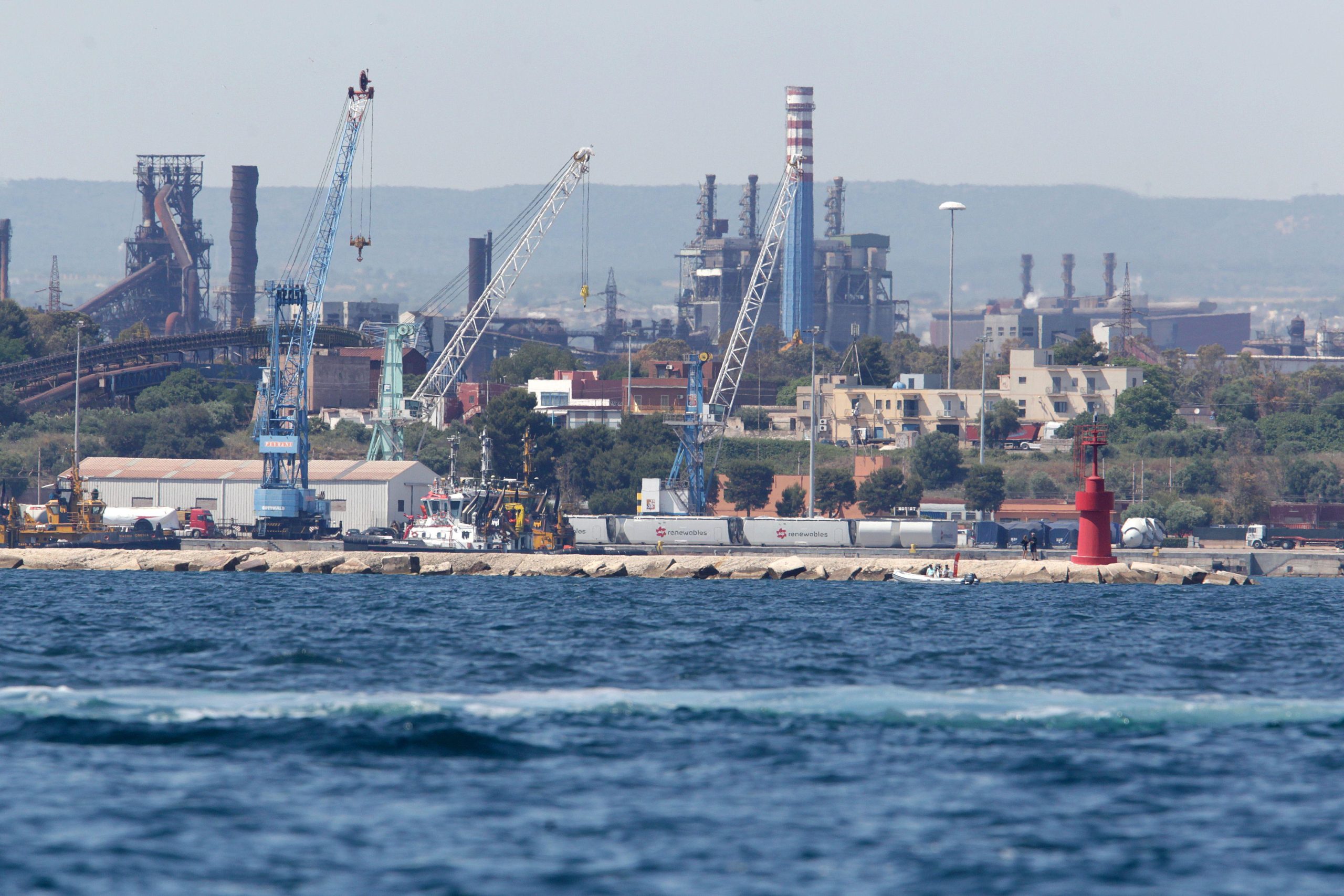 Taranto e Ilva al centro del rilancio industriale: Urso scommette sulla siderurgia green