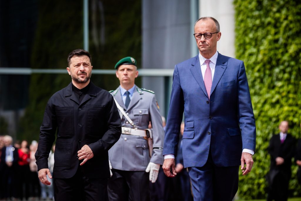 Guerra in Ucraina: Zelensky va da Merz, pronti 5 miliardi in aiuti  militari