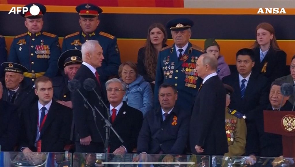 Parata a Mosca, ecco chi era presente: Xi Jinping, Lula e pochi leader europei