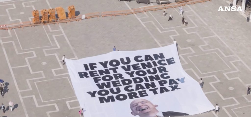 Bezos wedding in Venice, maxi-stressed of activists in Piazza San Marco