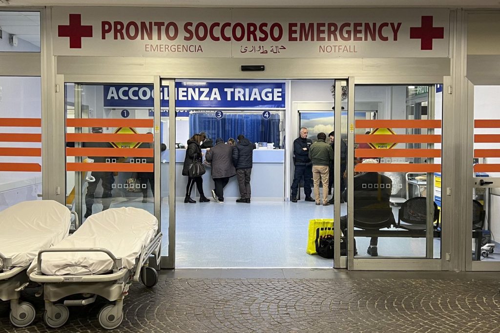 Pronto soccorso allo stremo e fa pure litigare università e medici