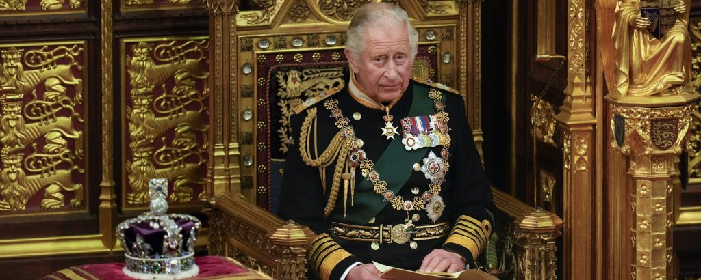 Re Carlo III, secondo fonti reali avrebbe un tumore incurabile. Ecco cosa faranno i figli William e Harry