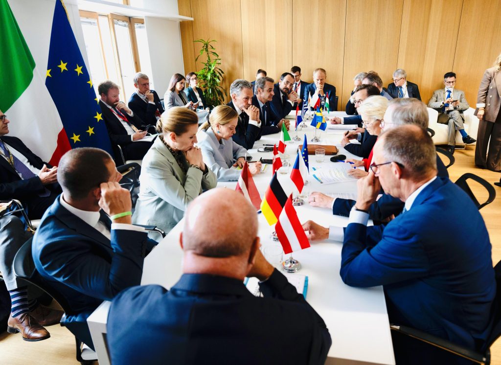 Riarmo Ue, i 27 chiedono una road map entro ottobre: l’incarico a Kallas