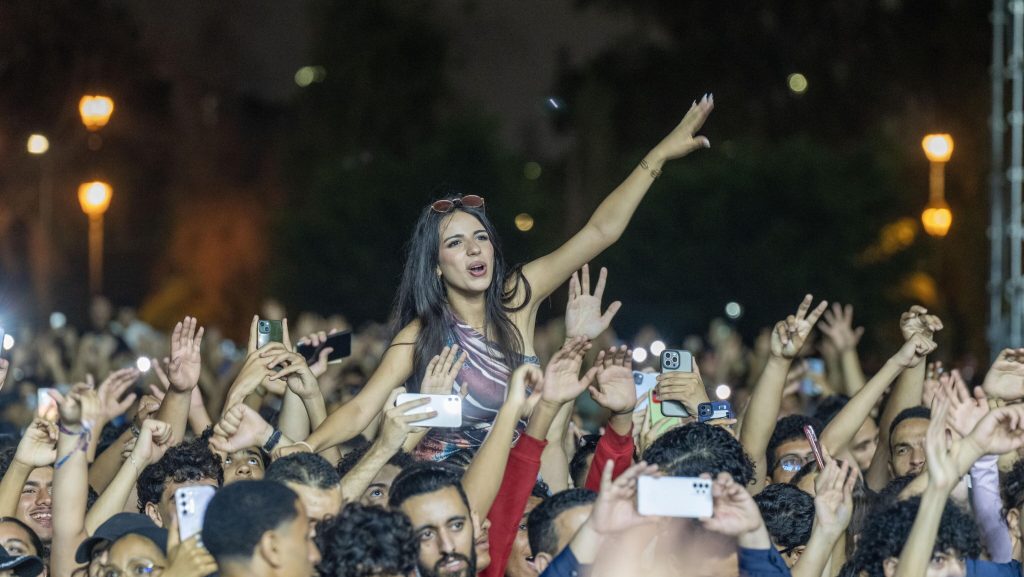 Cosa di nasconde davvero dietro i finti sold out ai concerti e l’ossessione del tutto esaurito