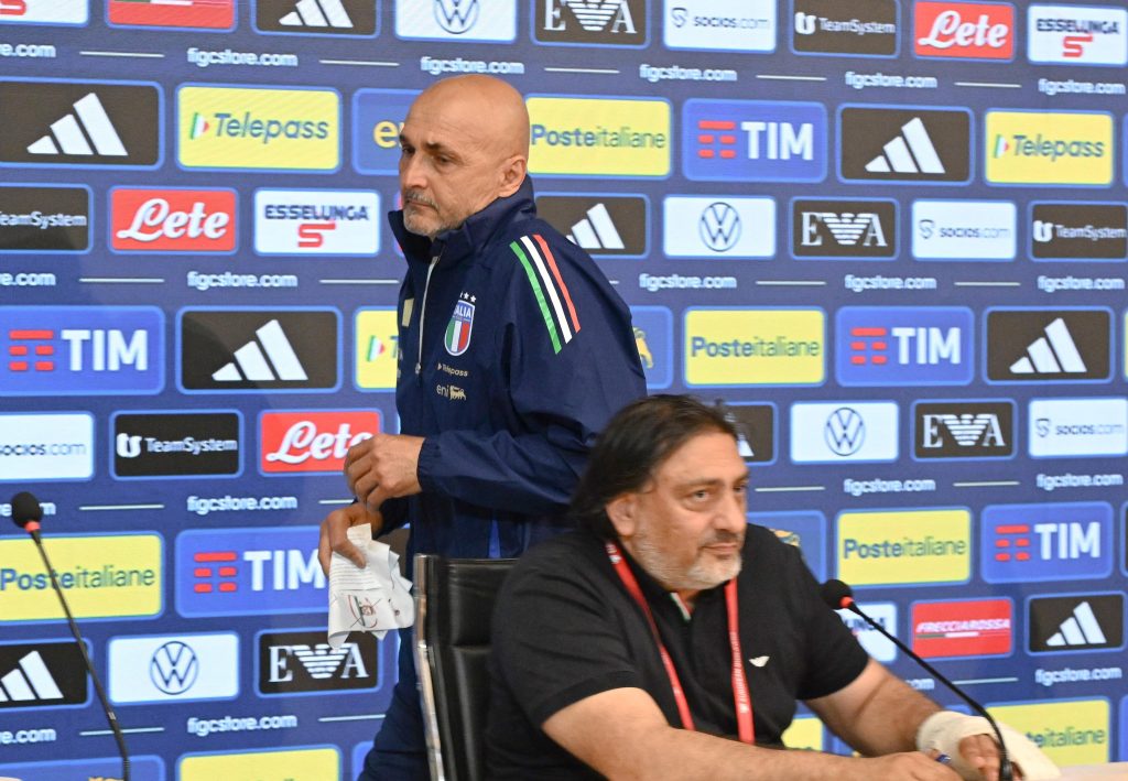 Spalletti esonerato: lacrime, rabbia e tutte le espressioni del ct nel momento dell’annuncio