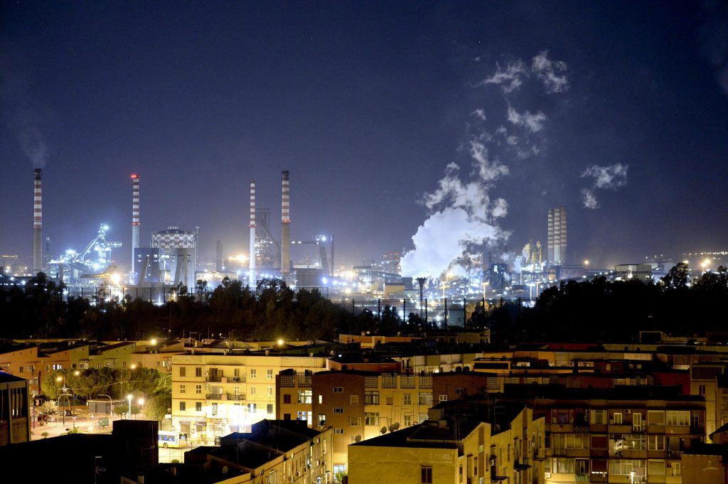 Ex Ilva, accordi al palo e vertici infiniti: Taranto resta sospesa