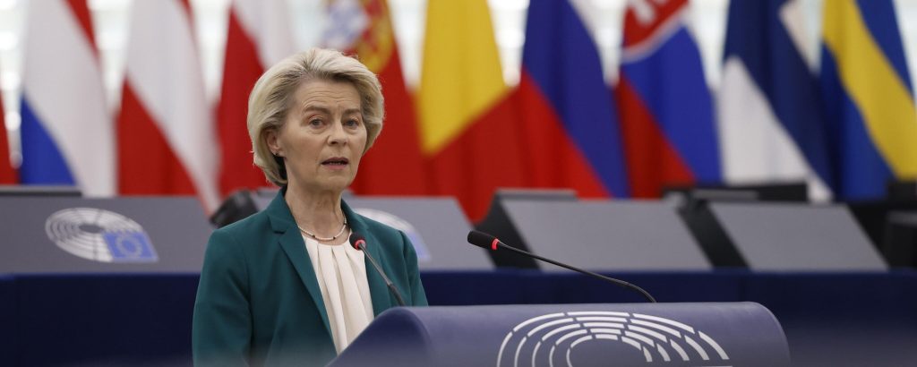 Von der Leyen mette le mani nelle tasche degli italiani: nuove tasse Ue su tabacco, e-waste e imprese