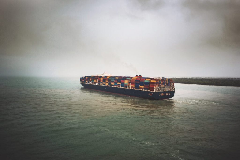 Rotte transpacifiche e mediterranee: le vie d’acqua chiave per l’economia mondiale