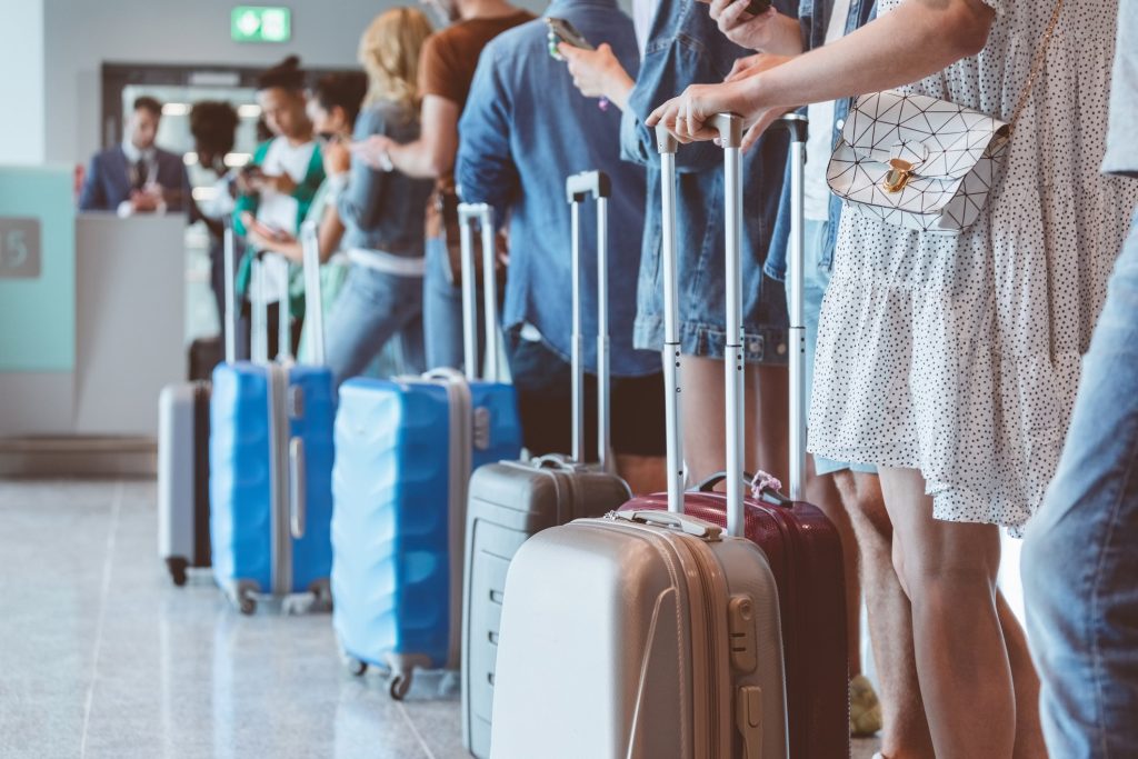 Addio documenti al gate: per volare in Italia e in Europa ora basta la carta d’imbarco