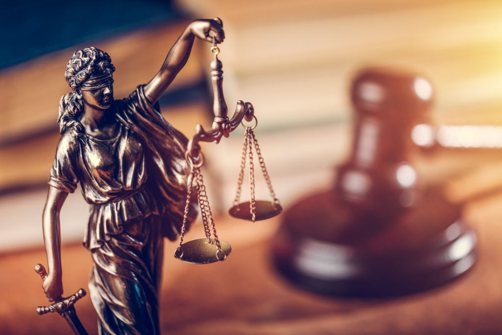 Non invochiamo giustizia per chi fugge dalla legge