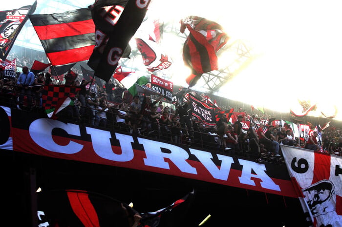 San Siro irriconoscibile: curva in silenzio e tifoseria divisa: meno rumore, più famiglie